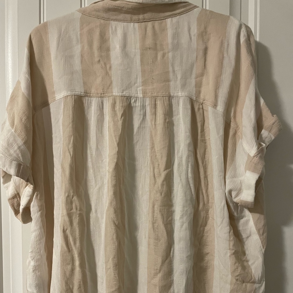 Flowy button down - Picture 2 of 4